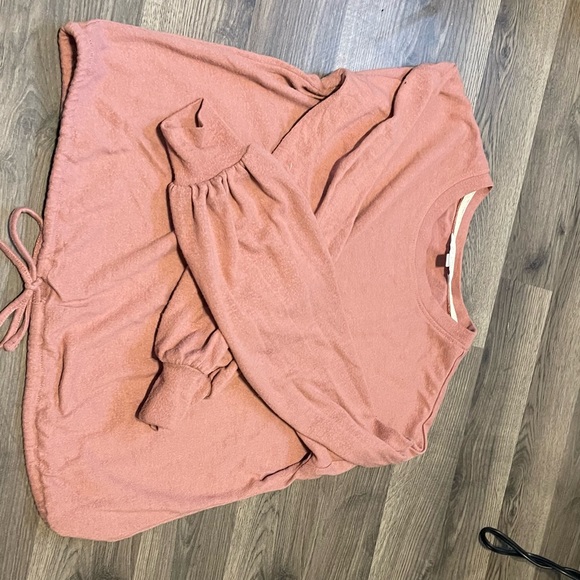 Light weight mauve sweater with tie - Picture 1 of 2